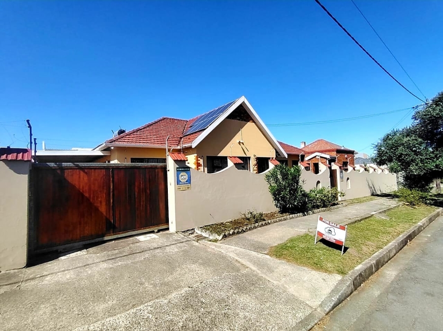 6 Bedroom Property for Sale in Baysville Eastern Cape